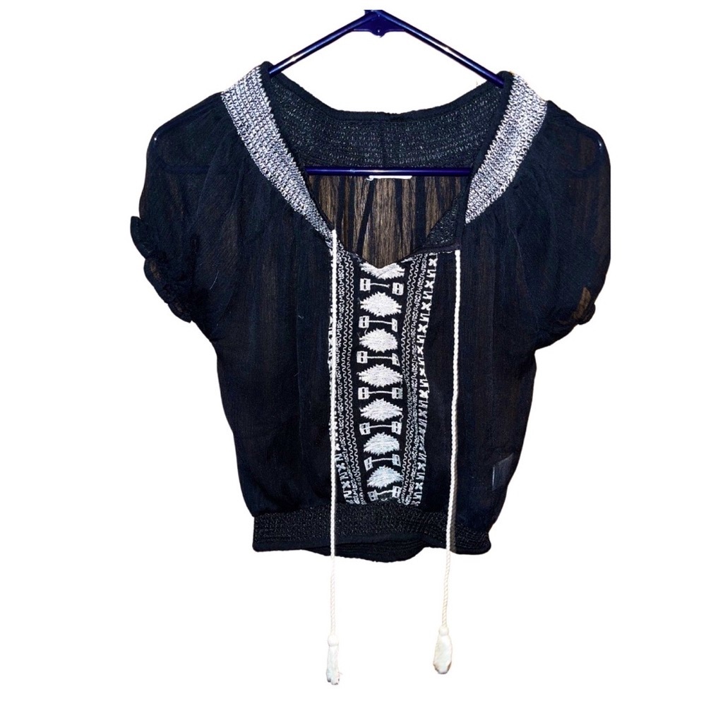 black en crème cropped blouse w/ white string + elastic waistband | size medium
